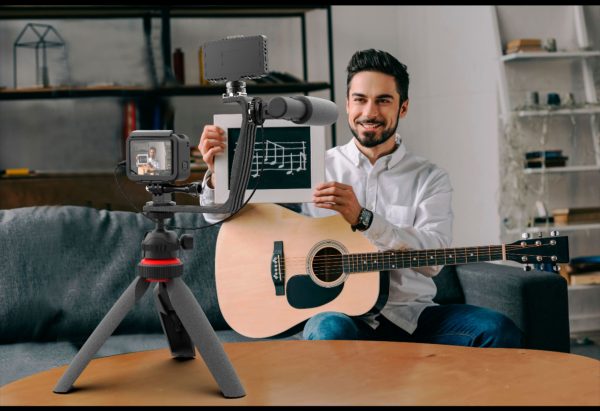Digipower Content Maker Vlogging Kit with Microphone LED-5